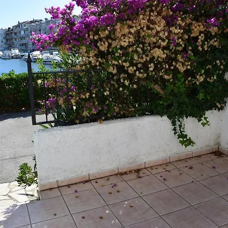 Holiday home 395-casa Canal 4 Empuriabrava